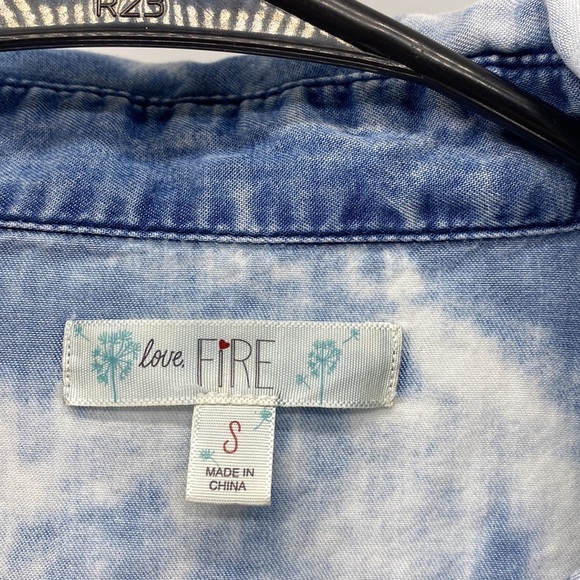 love Fire acid washed chambray hi Lo semi cropped dolman sleeve button down - Picture 2 of 9